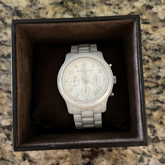 Michael Kors white womens watch. - Picture 3 of 4
